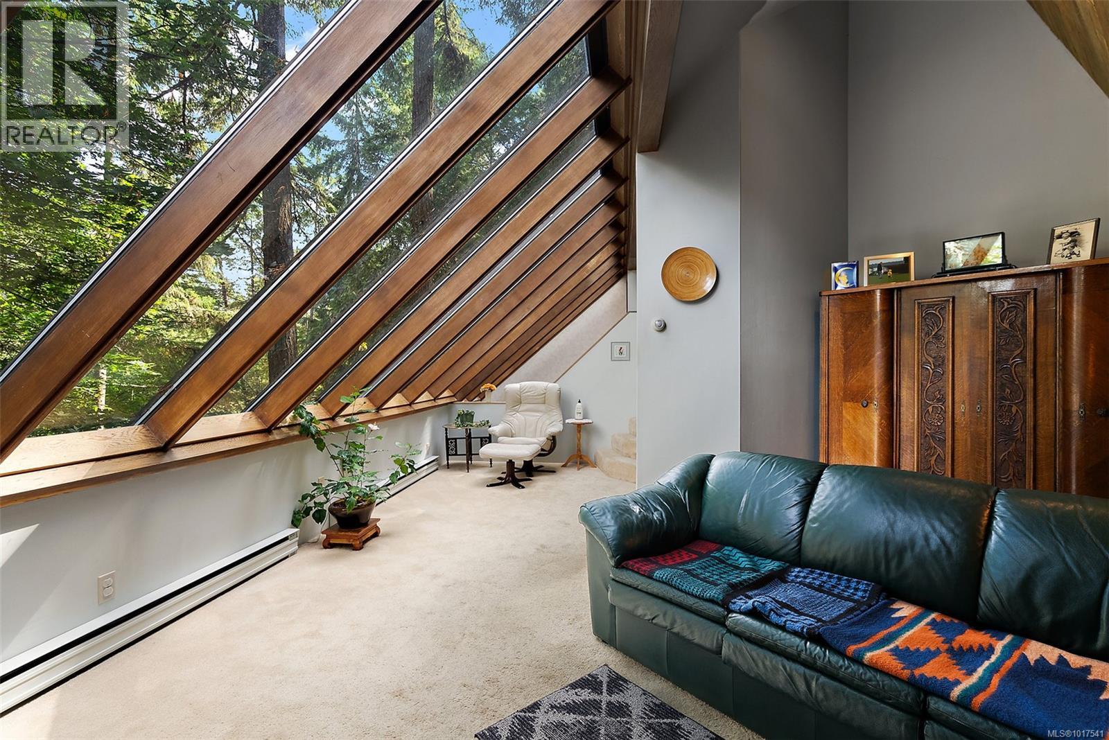  1465 Lands End Road, North Saanich
