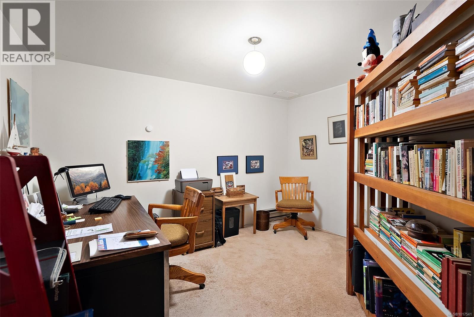  1465 Lands End Road, North Saanich