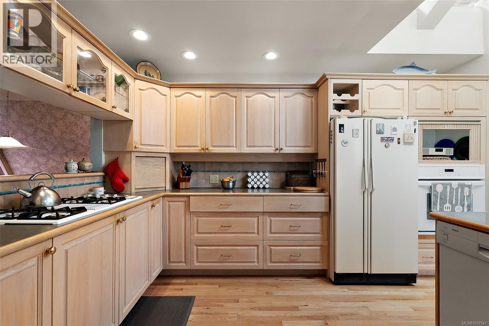  1465 Lands End Road, North Saanich