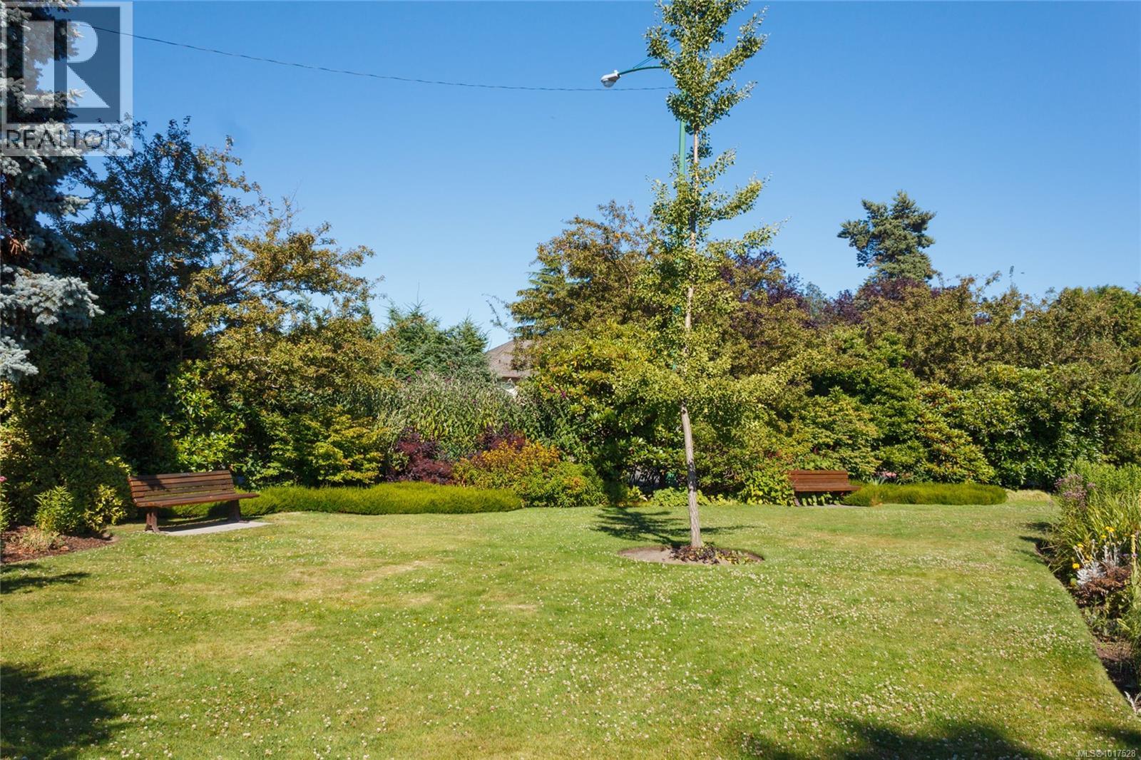  2735 Cadboro Bay Road, Oak Bay