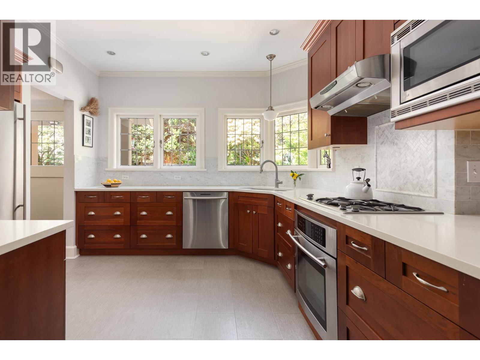 505 QUEENS AVENUE, New Westminster