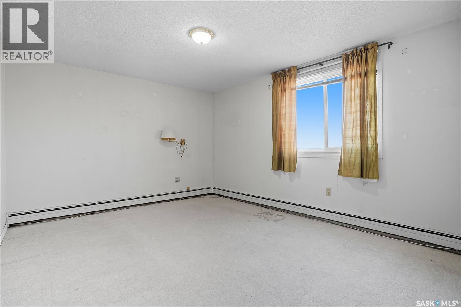 Single Family House High rise for Sale in   Gordon ROAD Regina 