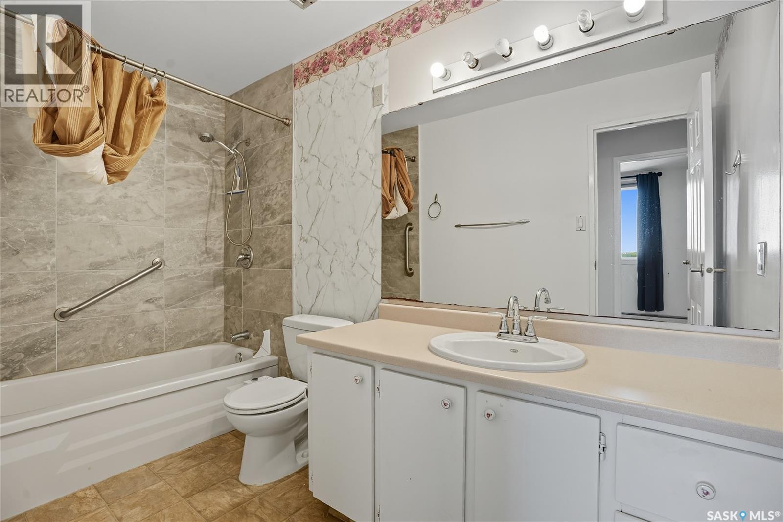 Single Family House High rise for Sale in   Gordon ROAD Regina 
