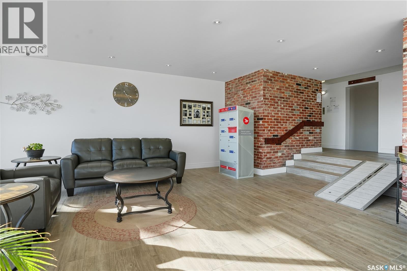 Single Family House High rise for Sale in   Gordon ROAD Regina 