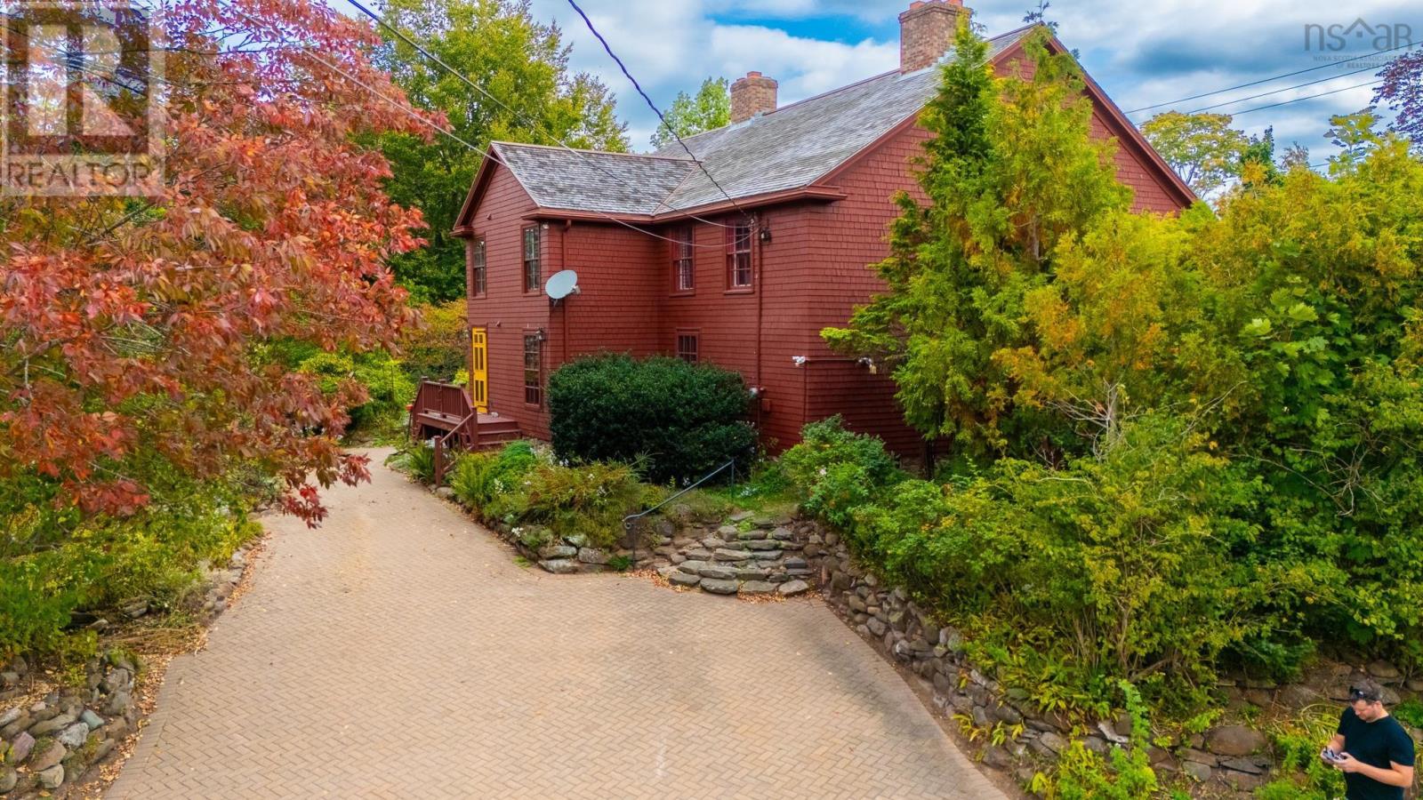 Property 38 of 47 of 654 Main Street