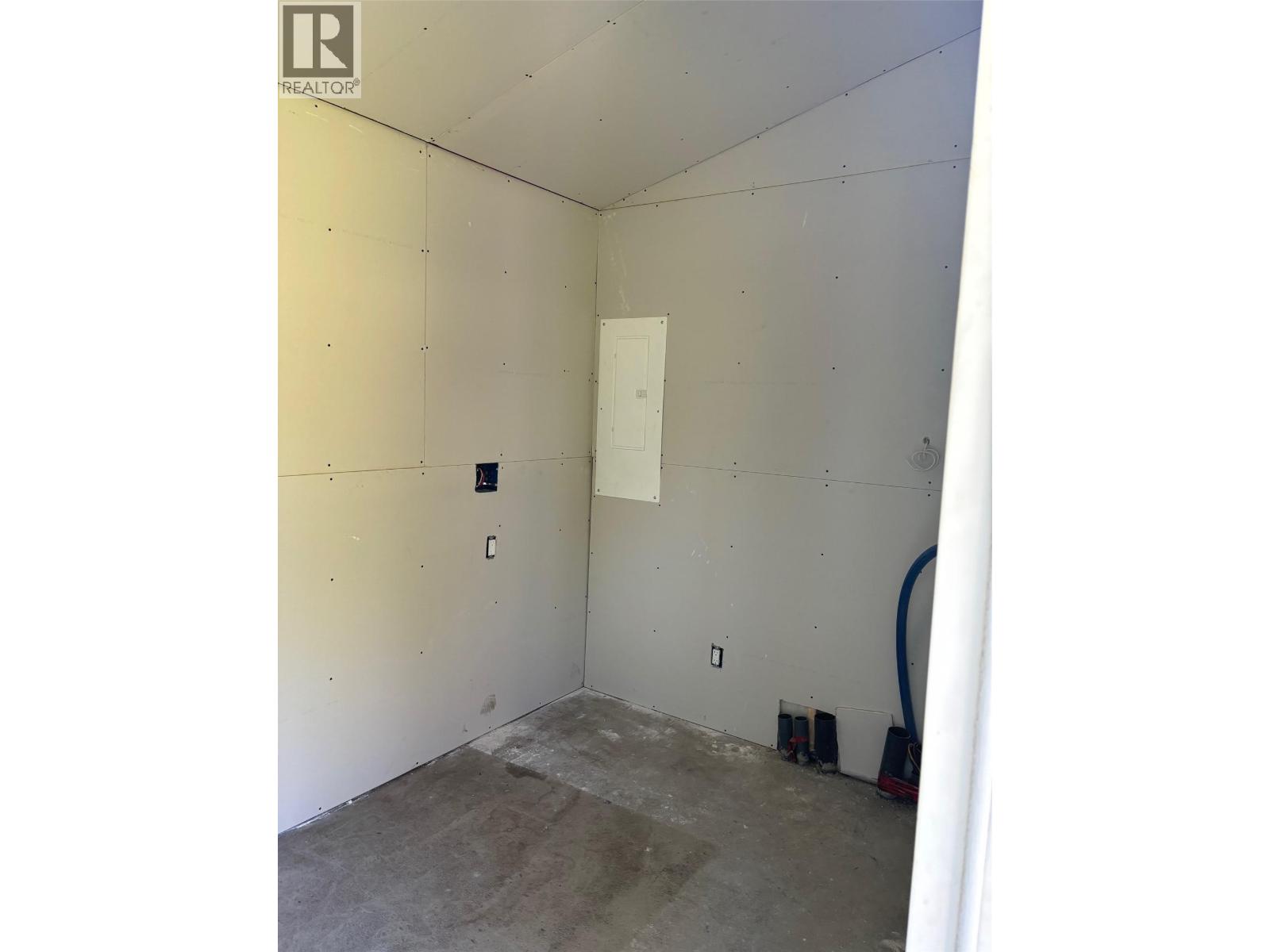 100 COUGAR Court, Osoyoos