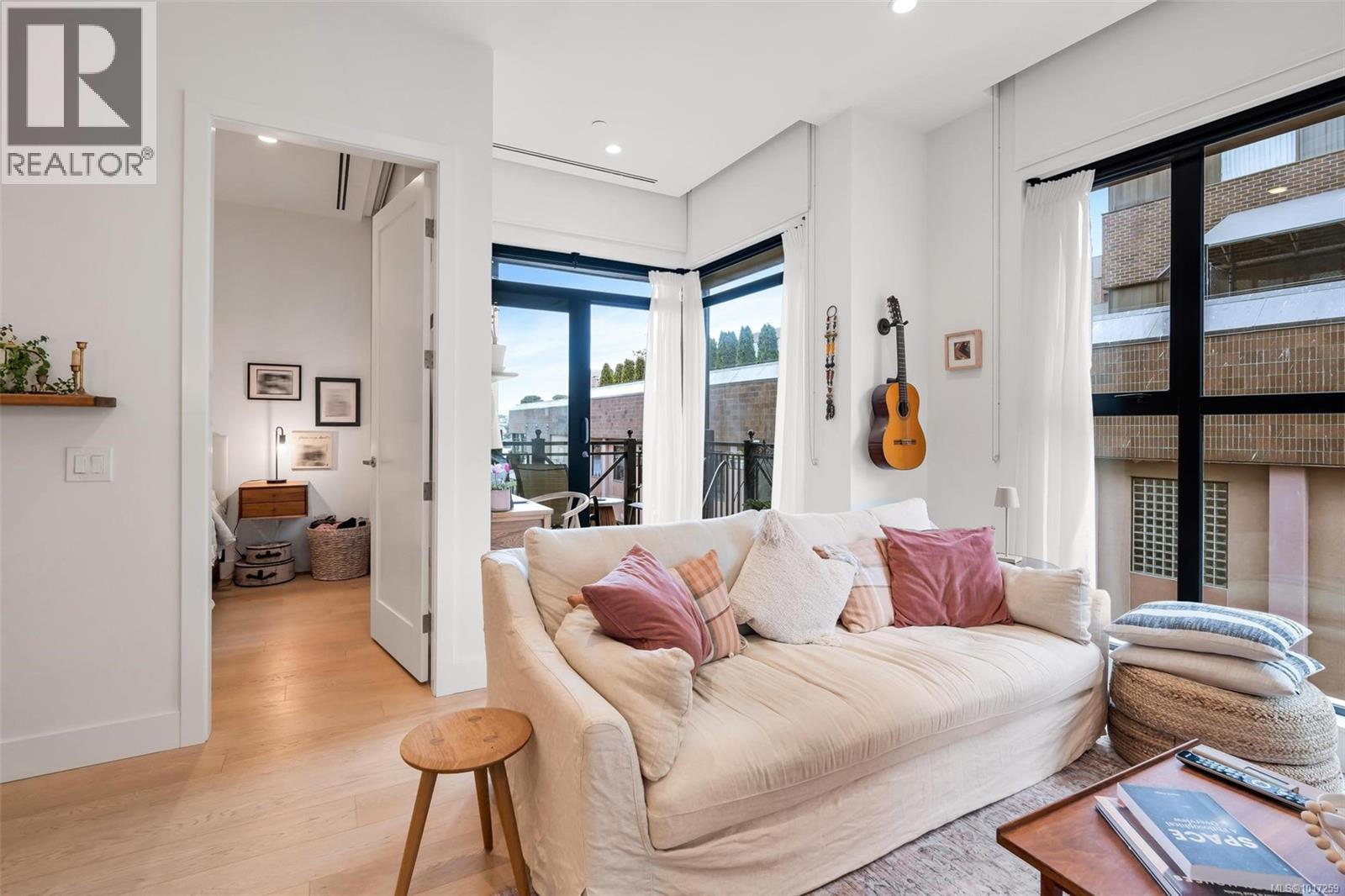 201 888 Government Street, Victoria