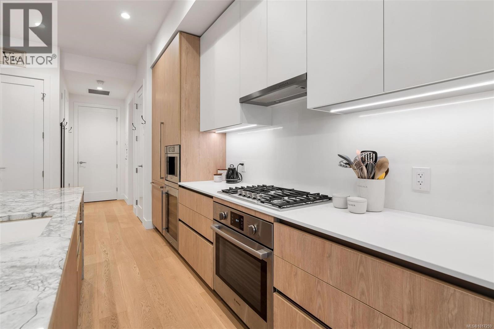 201 888 Government Street, Victoria