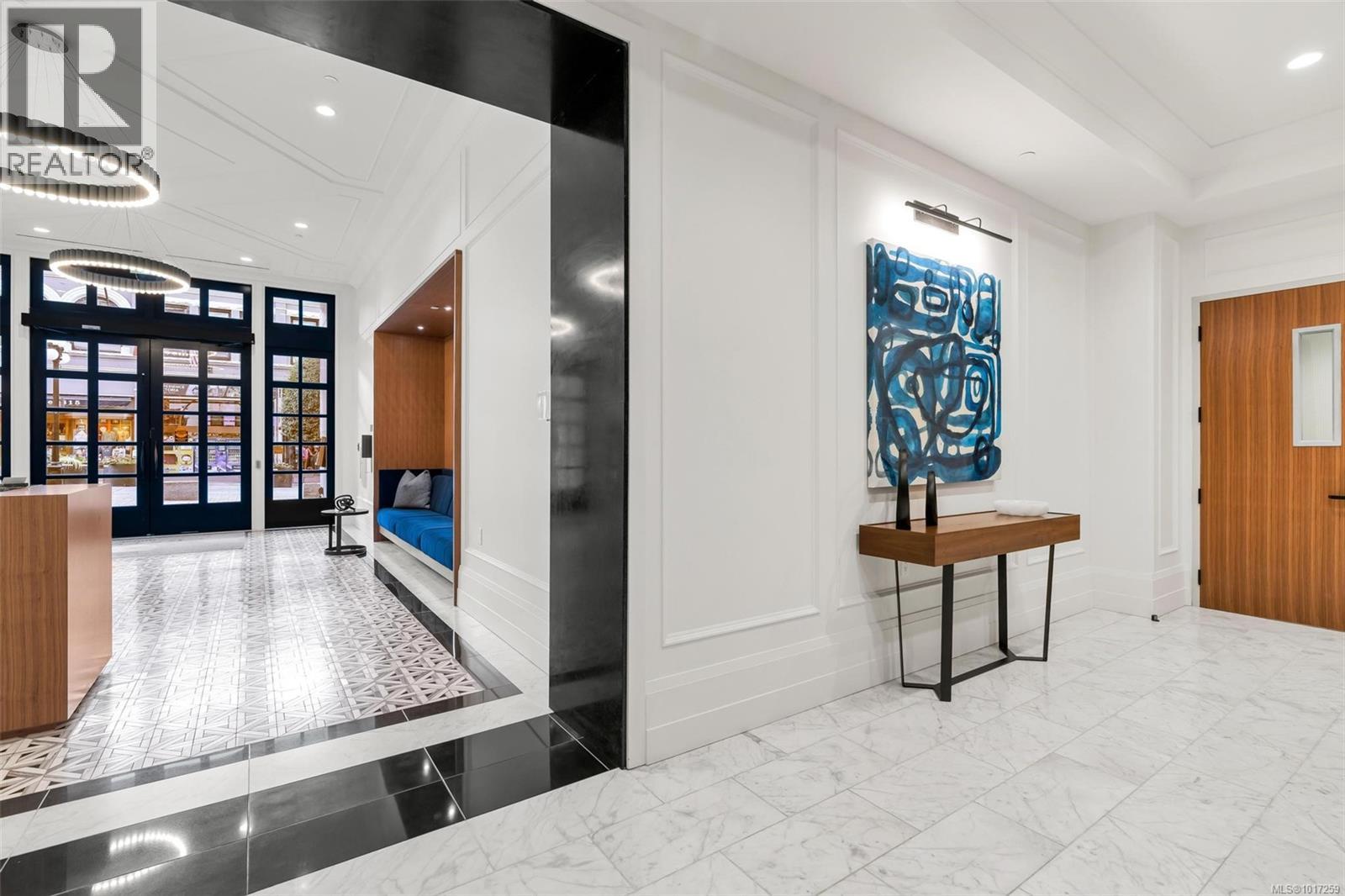 201 888 Government Street, Victoria