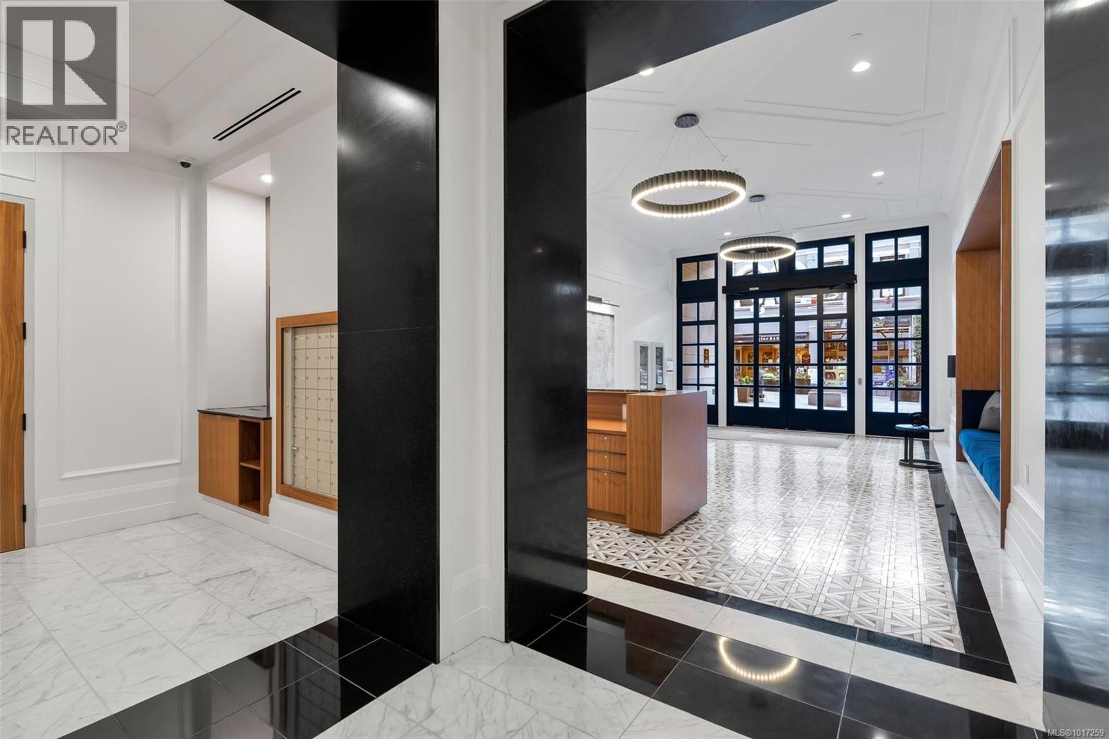 201 888 Government Street, Victoria