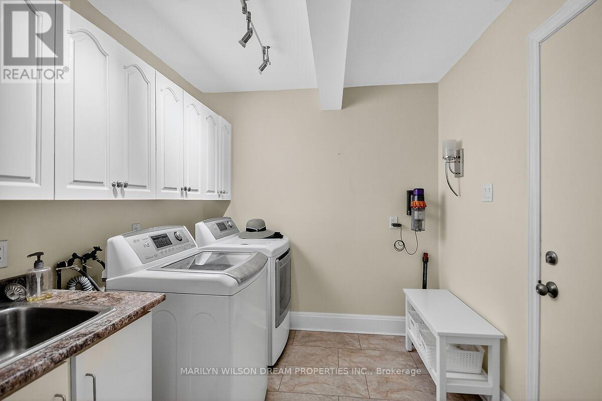 2998 BARLOW CRESCENT - 30