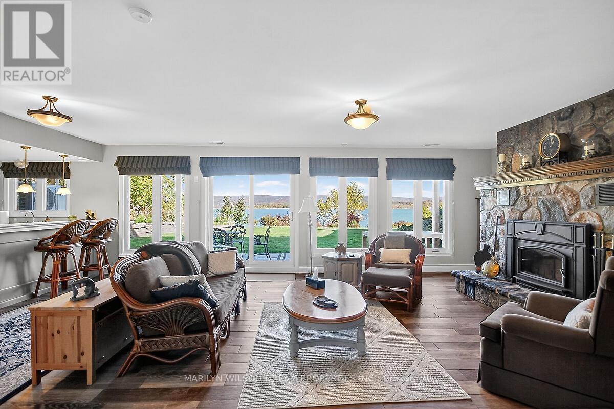 2998 BARLOW CRESCENT - 33