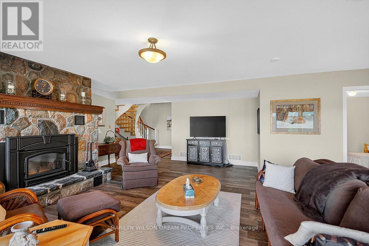 2998 BARLOW CRESCENT - 36