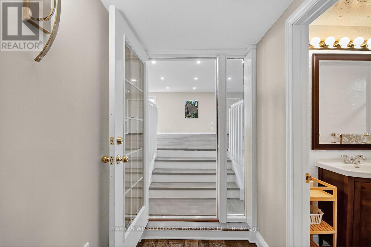 2998 BARLOW CRESCENT - 40