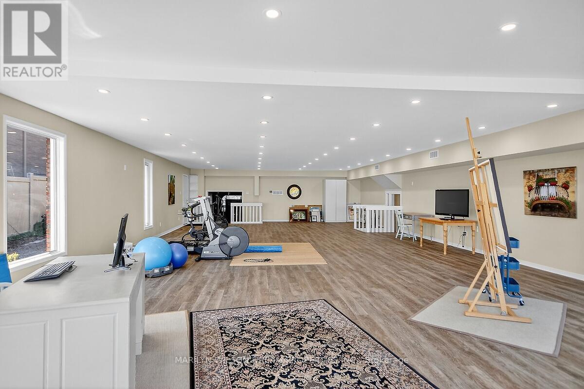 2998 BARLOW CRESCENT - 44