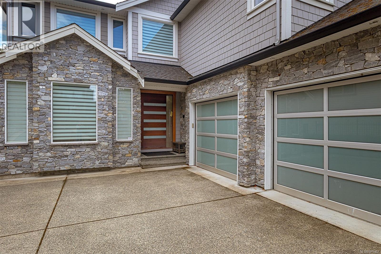  2267 Nicklaus Drive, Langford