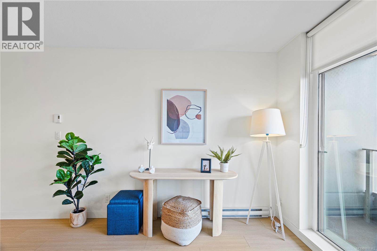 404 728 Yates Street, Victoria