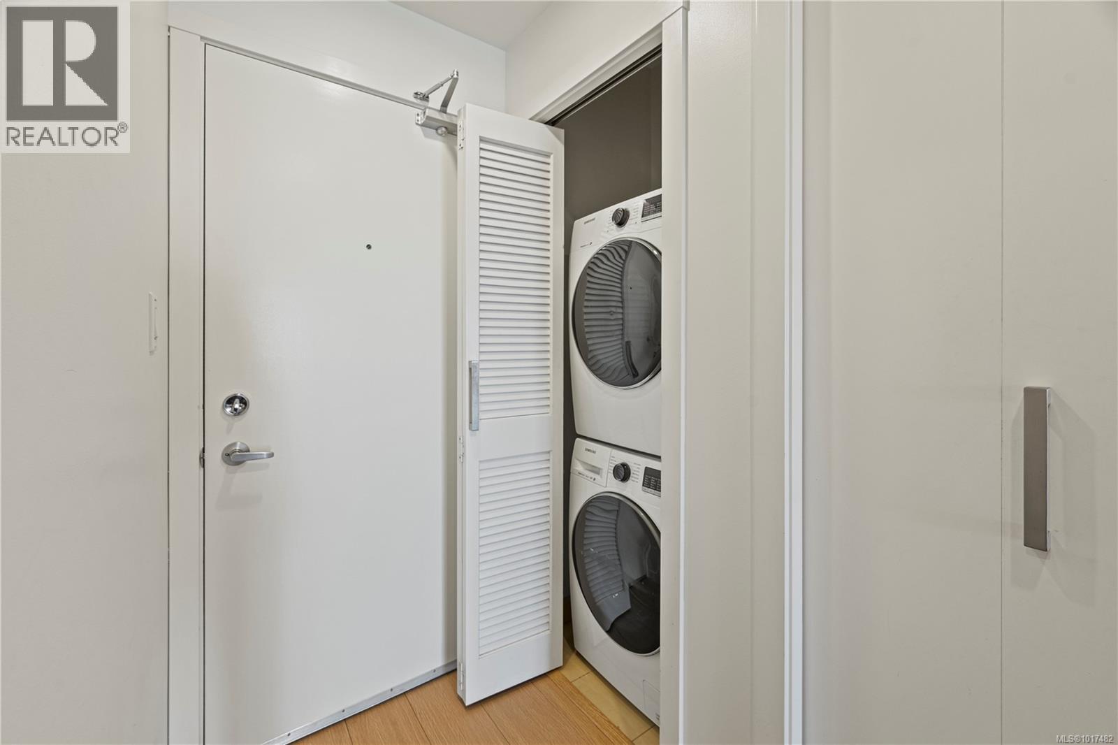 404 728 Yates Street, Victoria