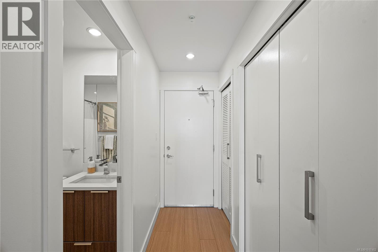 404 728 Yates Street, Victoria