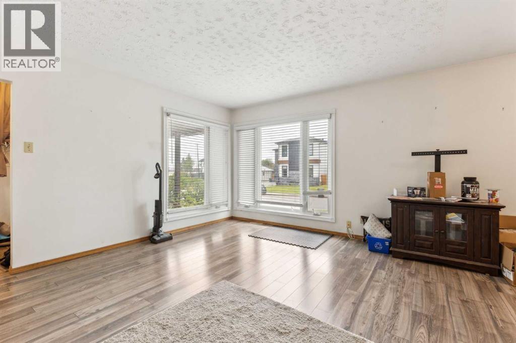 Single Family House Bungalow for Sale in   Avenue NE Winston Heights/Mountview Calgary 