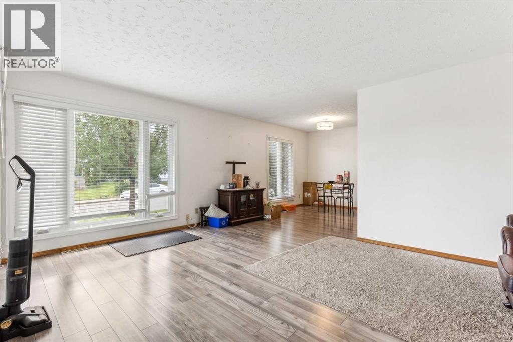 Single Family House Bungalow for Sale in   Avenue NE Winston Heights/Mountview Calgary 