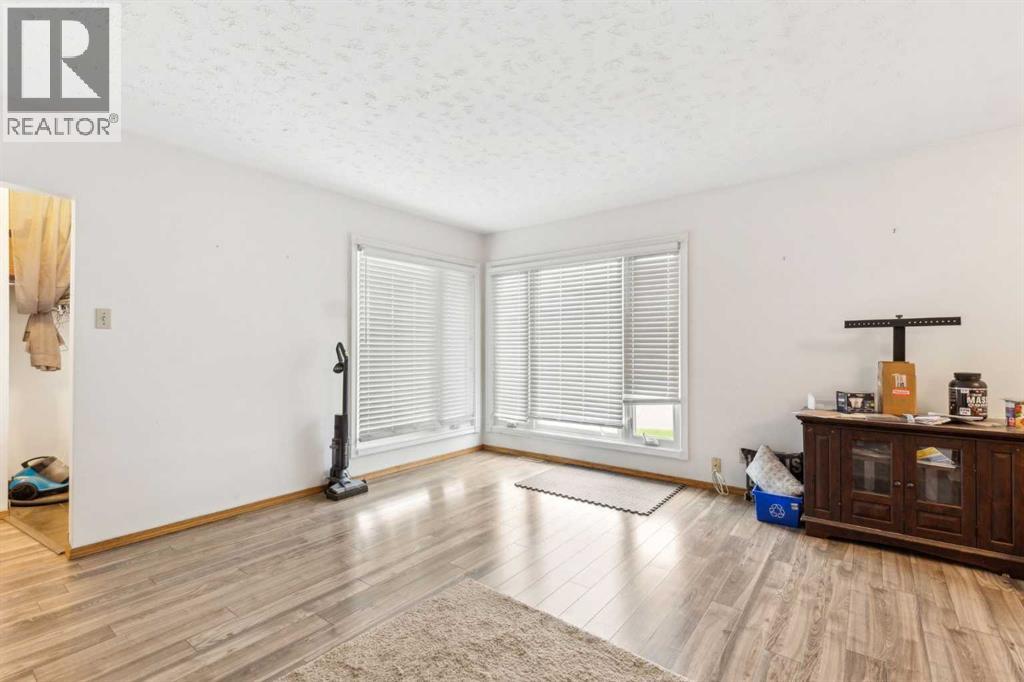 Single Family House Bungalow for Sale in   Avenue NE Winston Heights/Mountview Calgary 