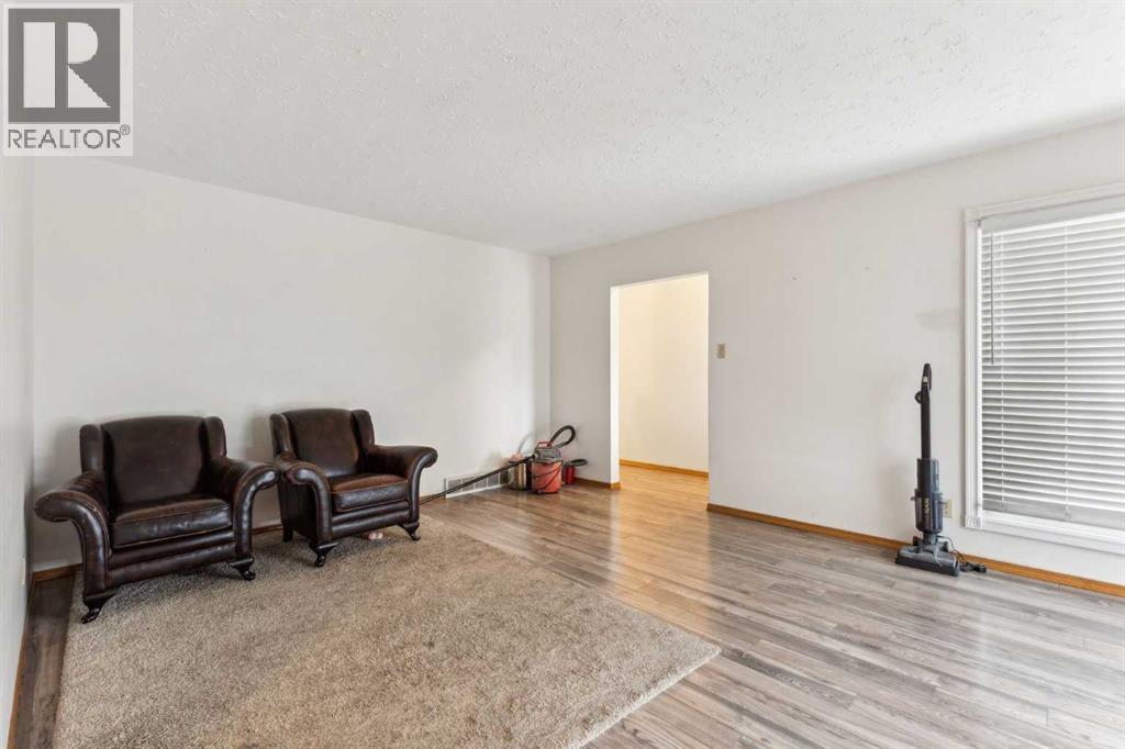 Single Family House Bungalow for Sale in   Avenue NE Winston Heights/Mountview Calgary 