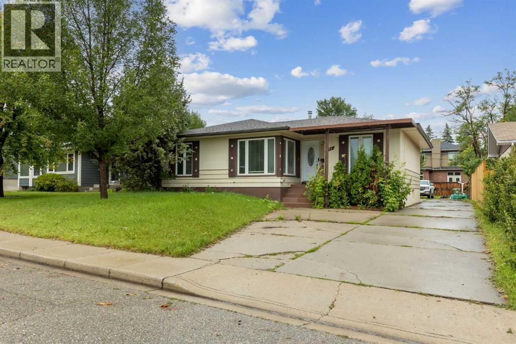 Single Family House Bungalow for Sale in   Avenue NE Winston Heights/Mountview Calgary 