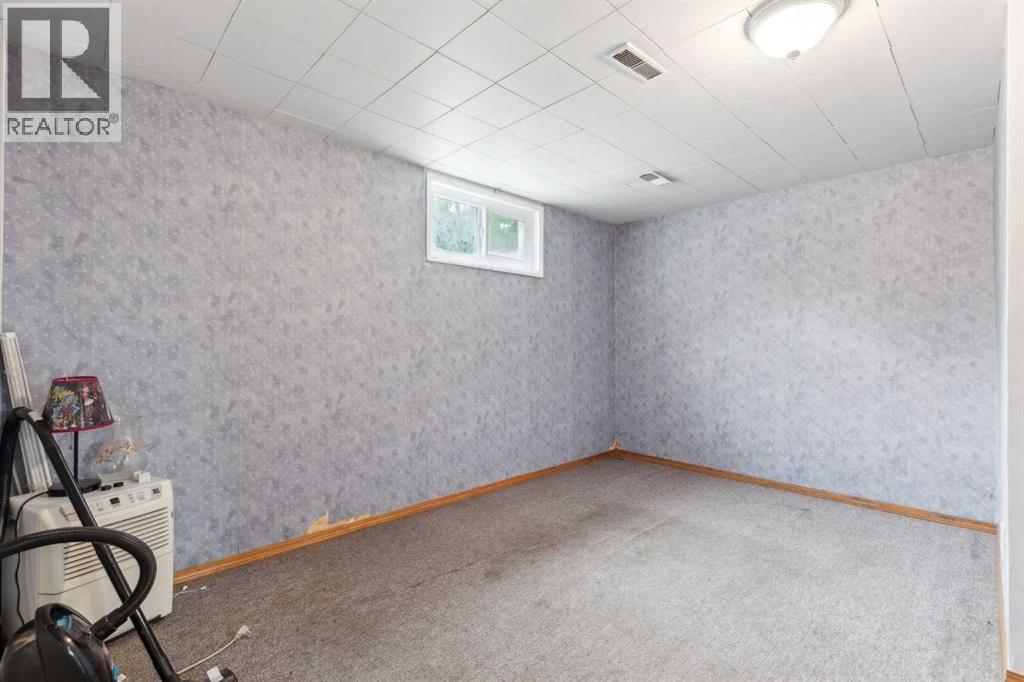 Single Family House Bungalow for Sale in   Avenue NE Winston Heights/Mountview Calgary 