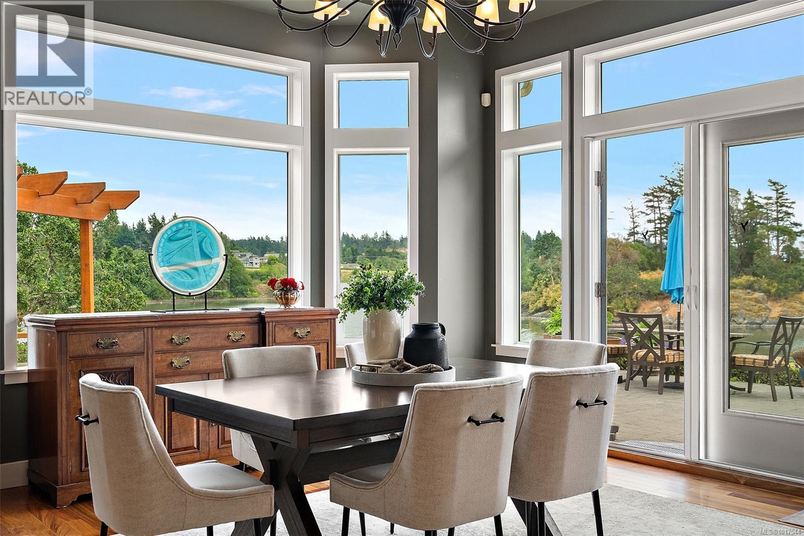  8 Lighthouse Lane, View Royal