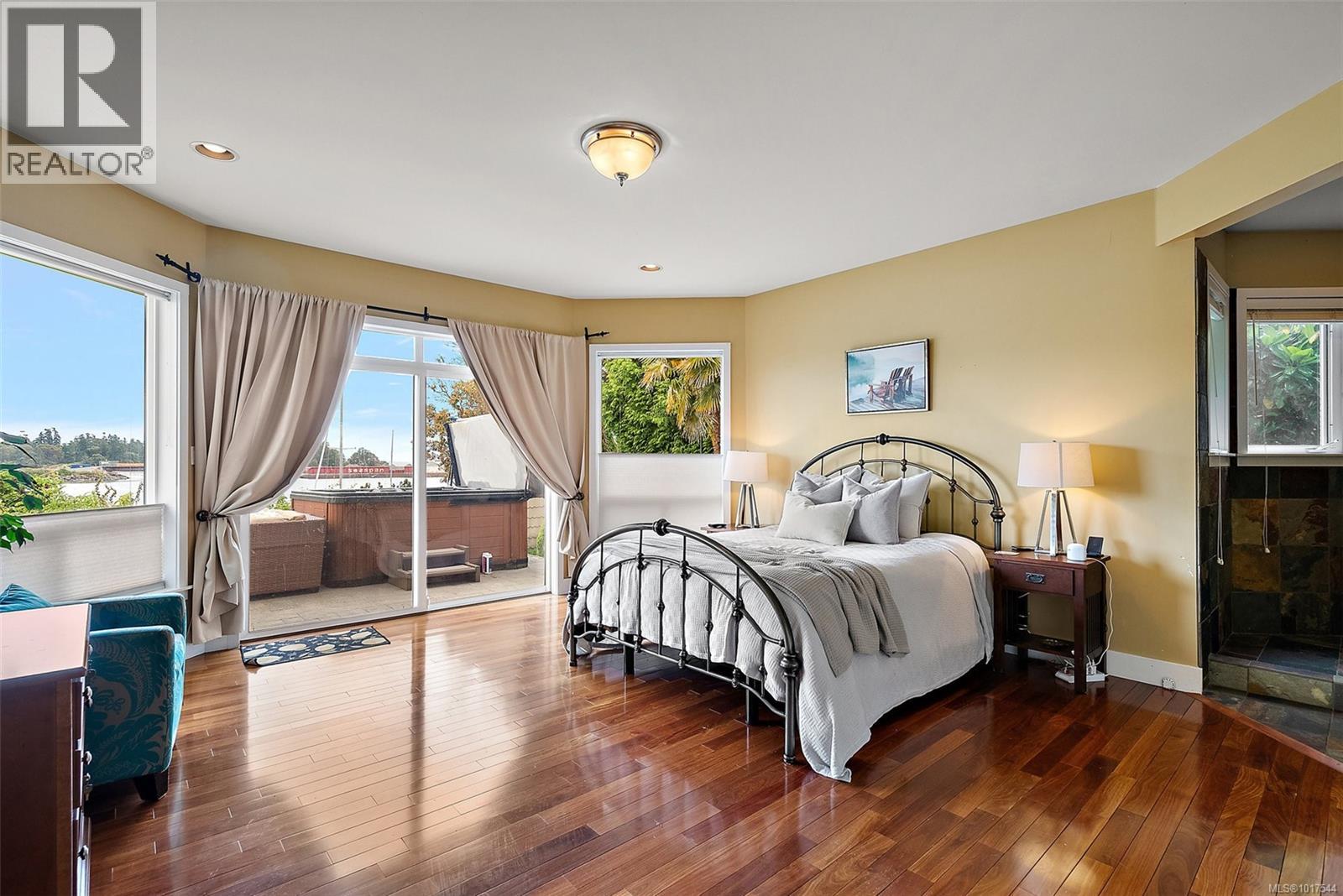 8 Lighthouse Lane, View Royal