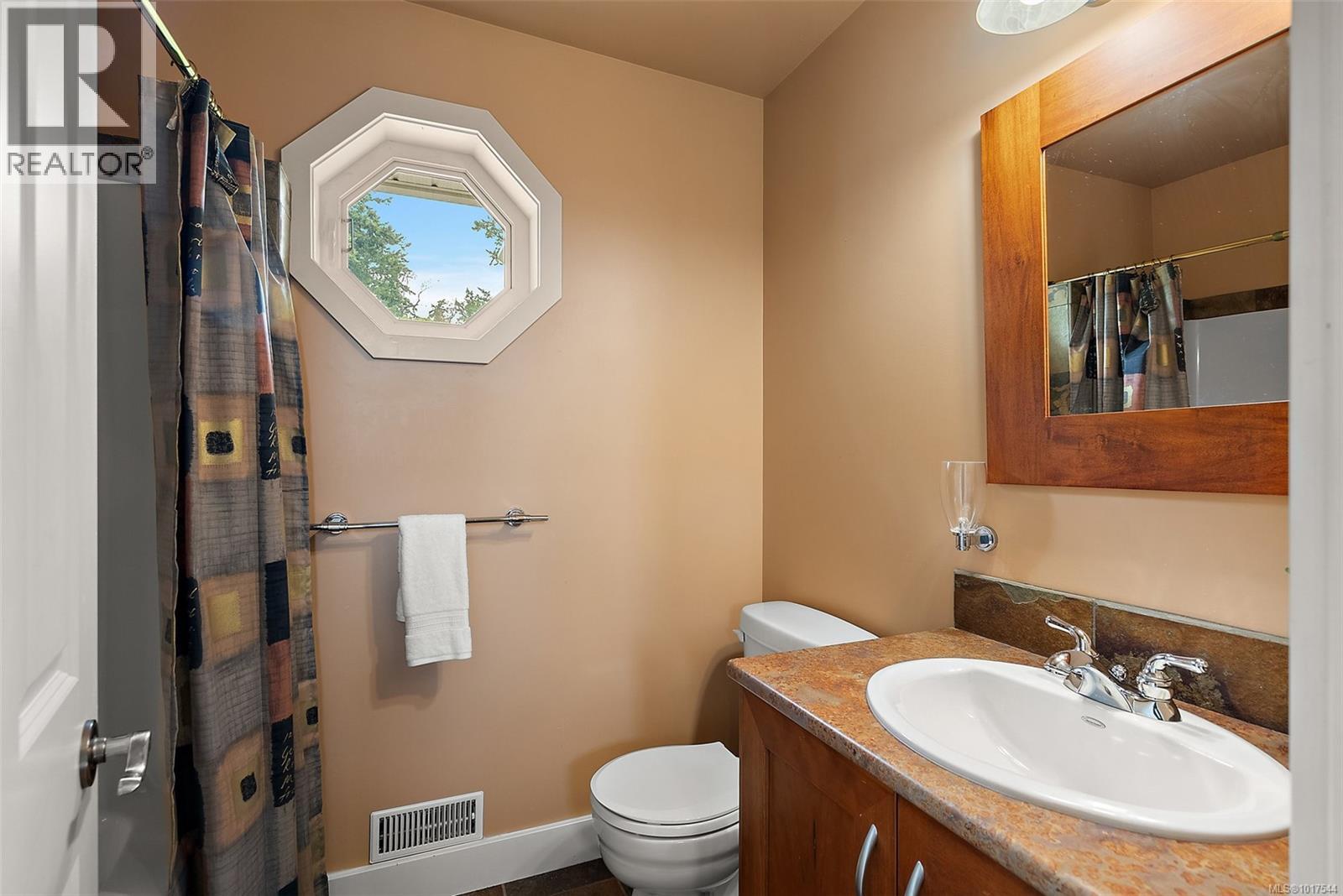  8 Lighthouse Lane, View Royal