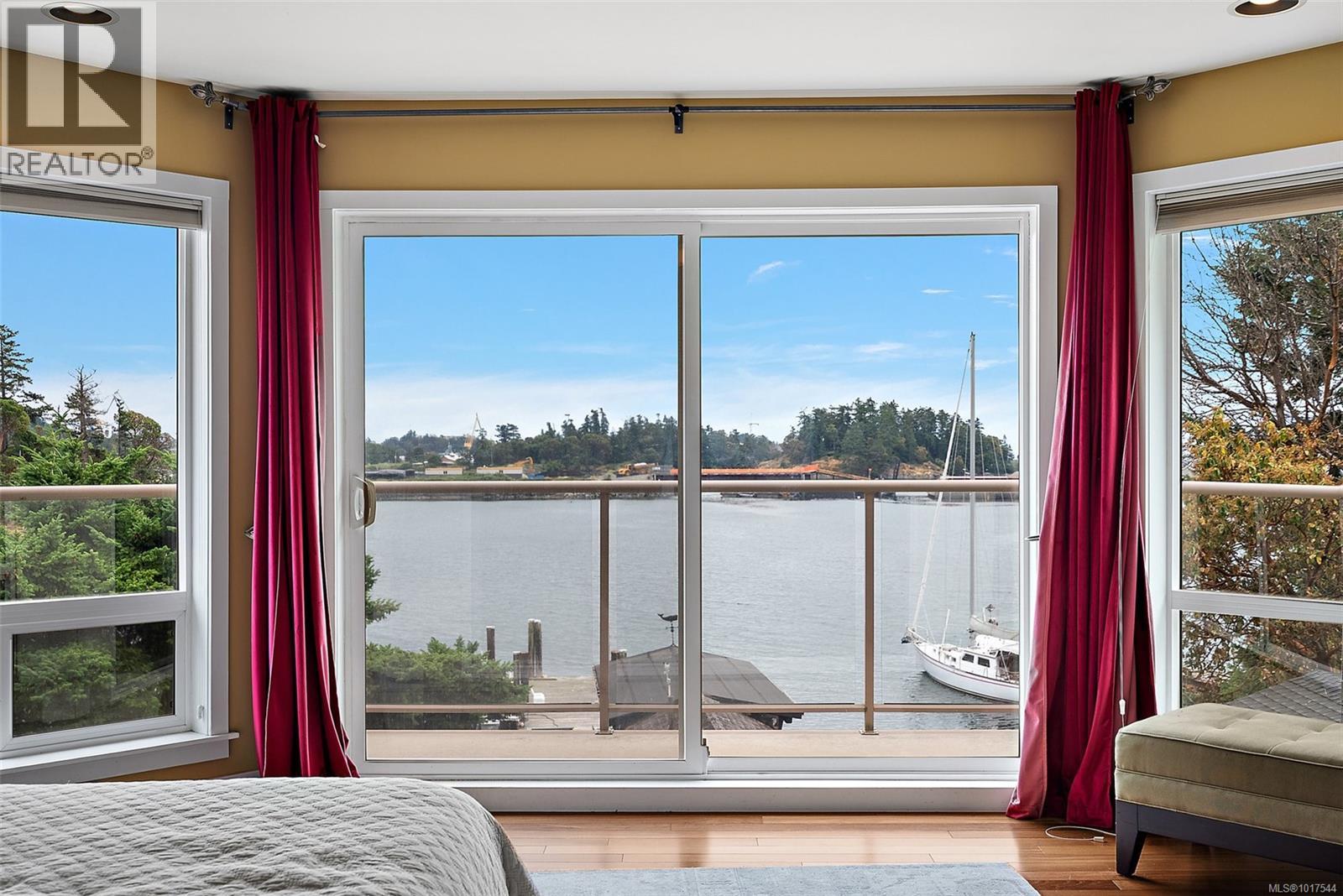  8 Lighthouse Lane, View Royal