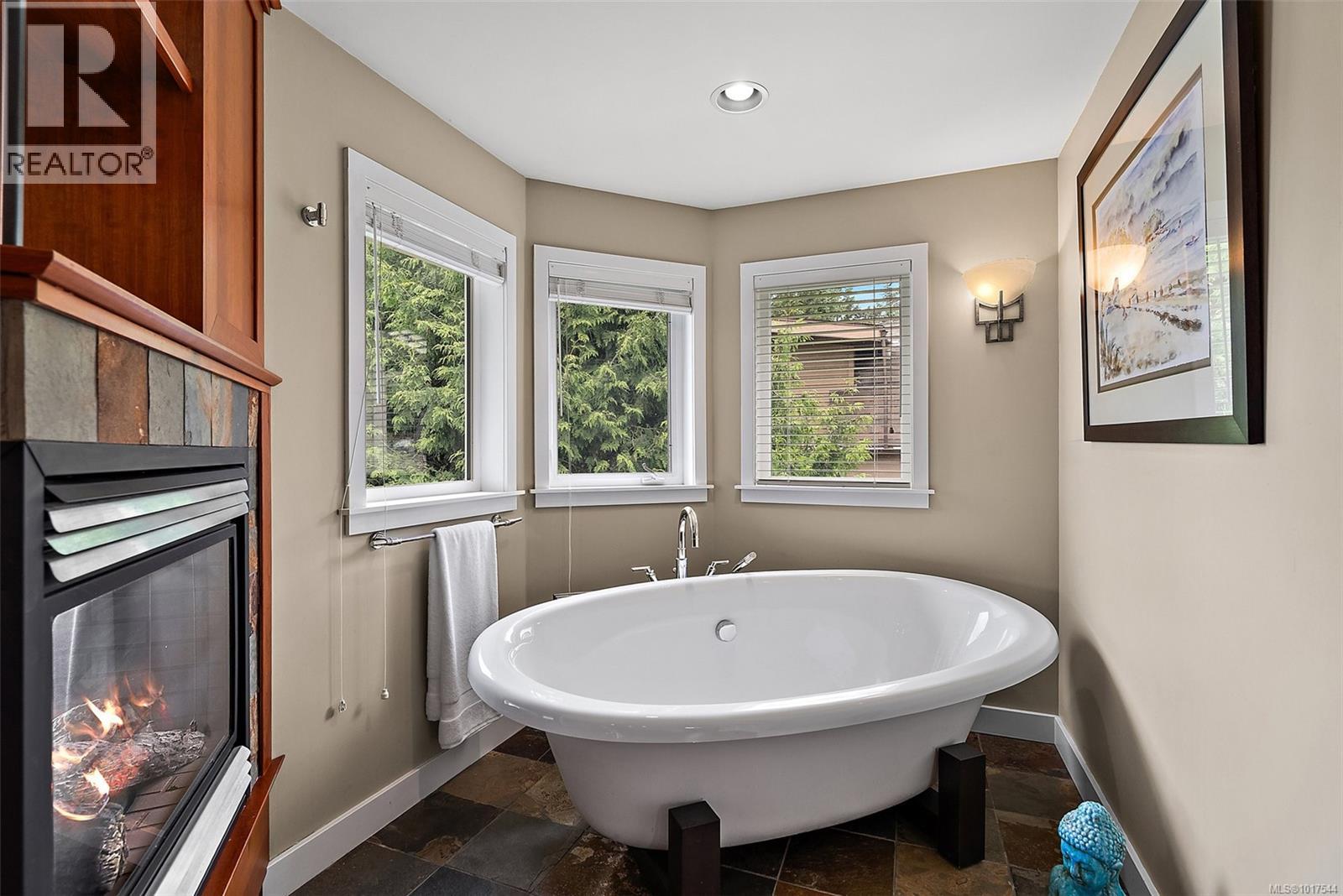  8 Lighthouse Lane, View Royal