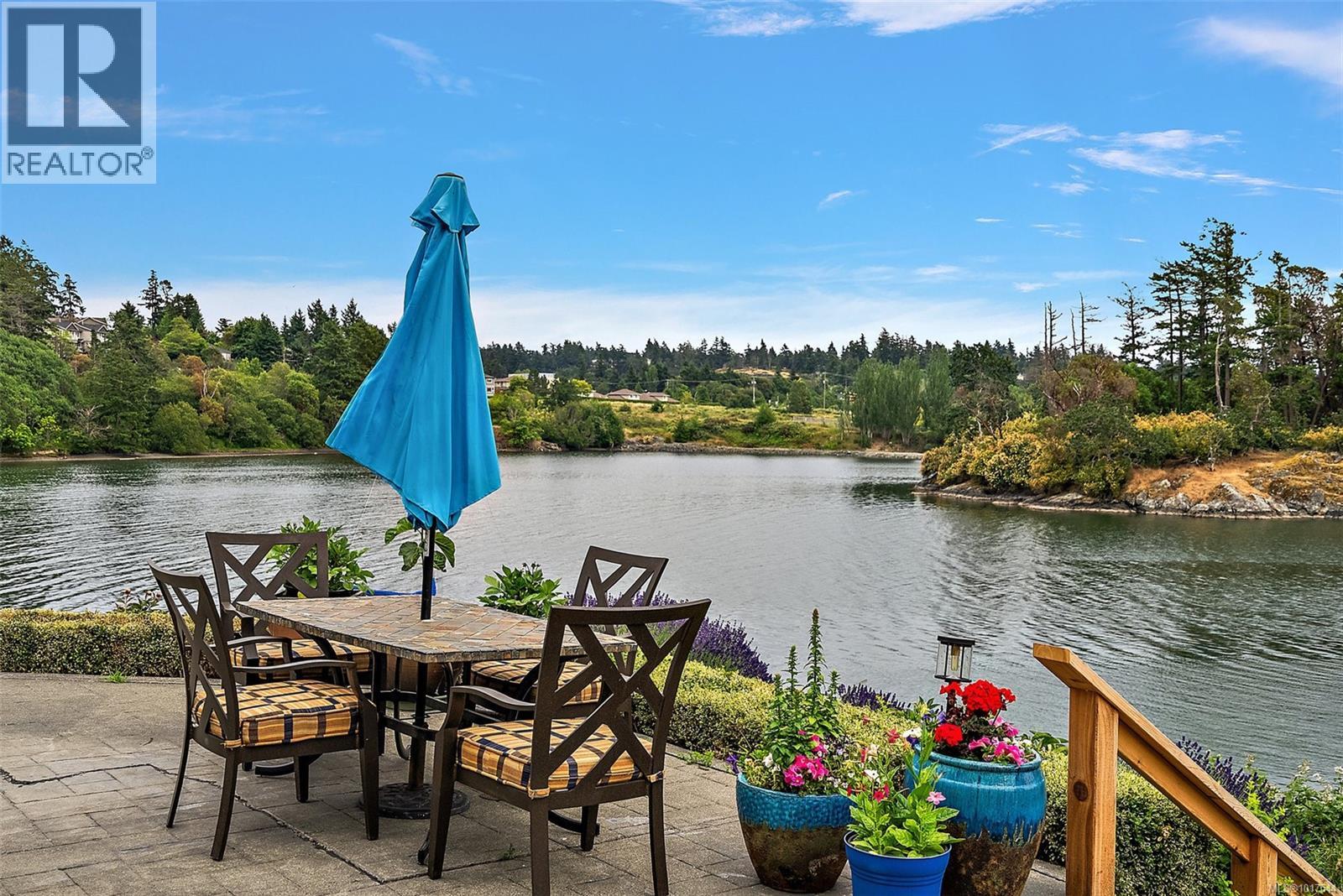 8 Lighthouse Lane, View Royal
