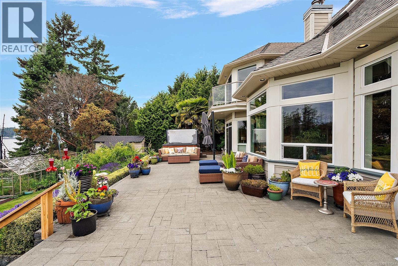  8 Lighthouse Lane, View Royal