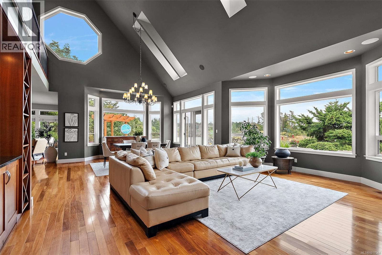  8 Lighthouse Lane, View Royal