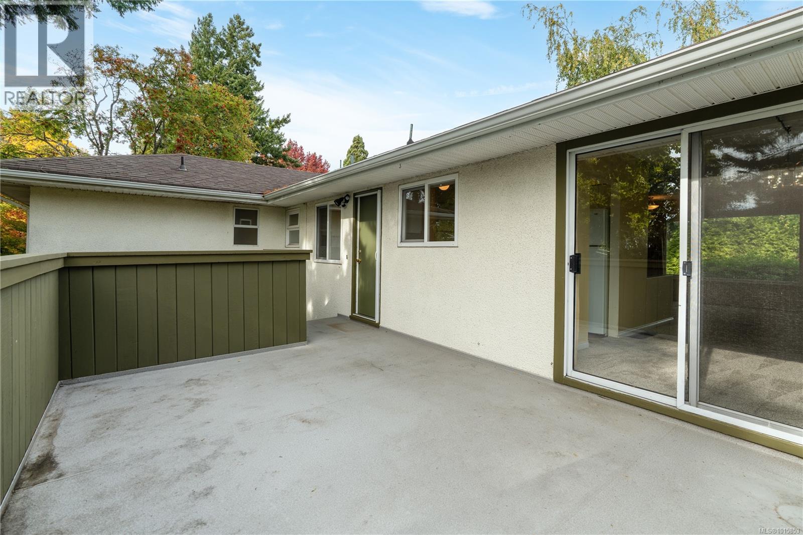  1835 Dunnett Crescent, Saanich