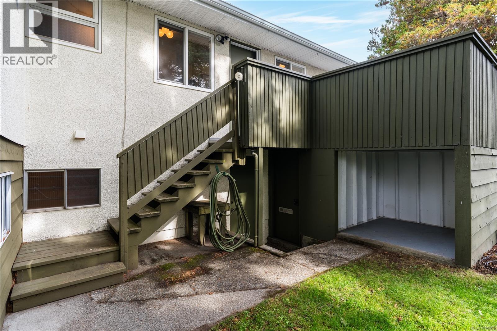  1835 Dunnett Crescent, Saanich