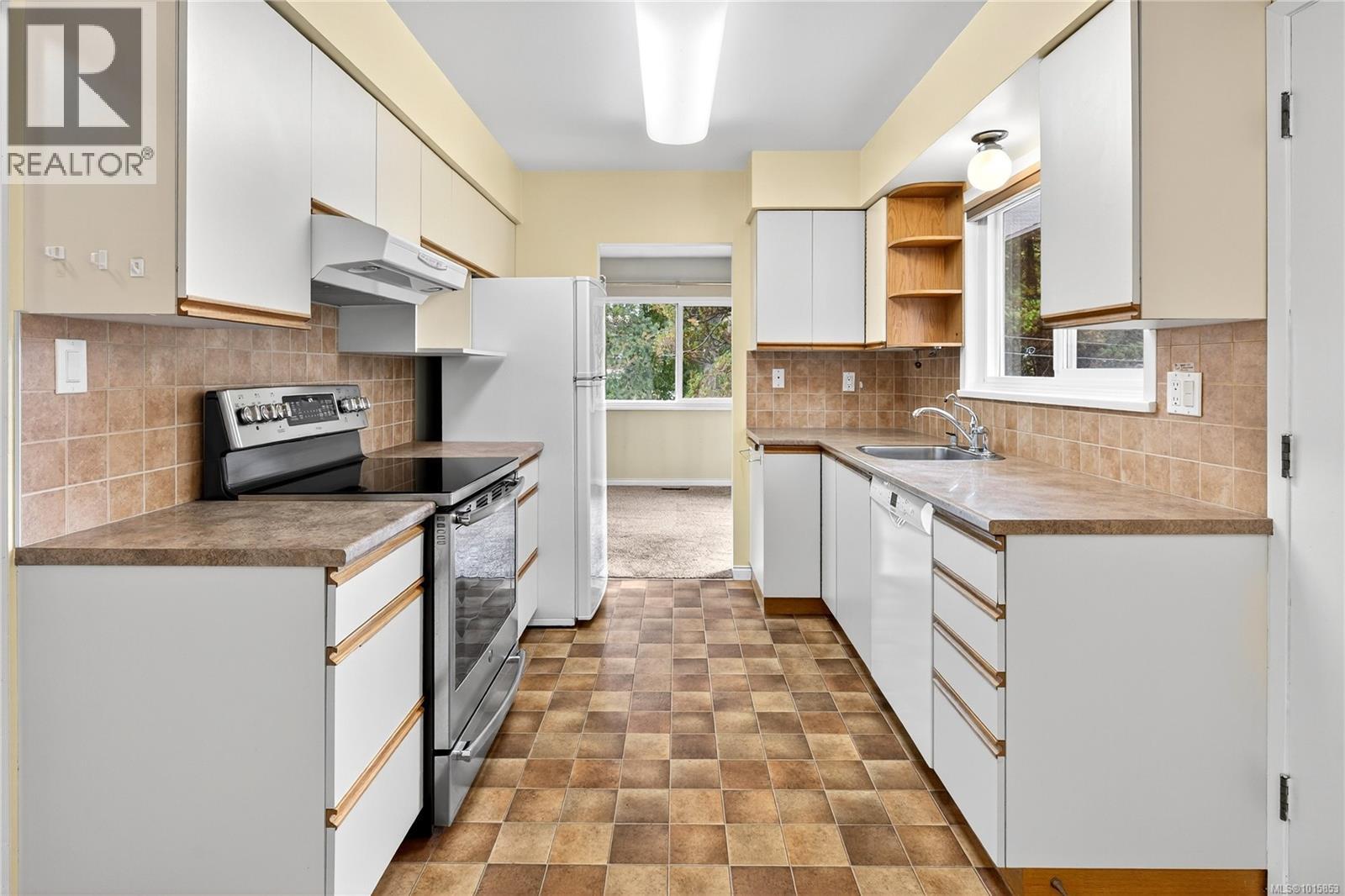  1835 Dunnett Crescent, Saanich