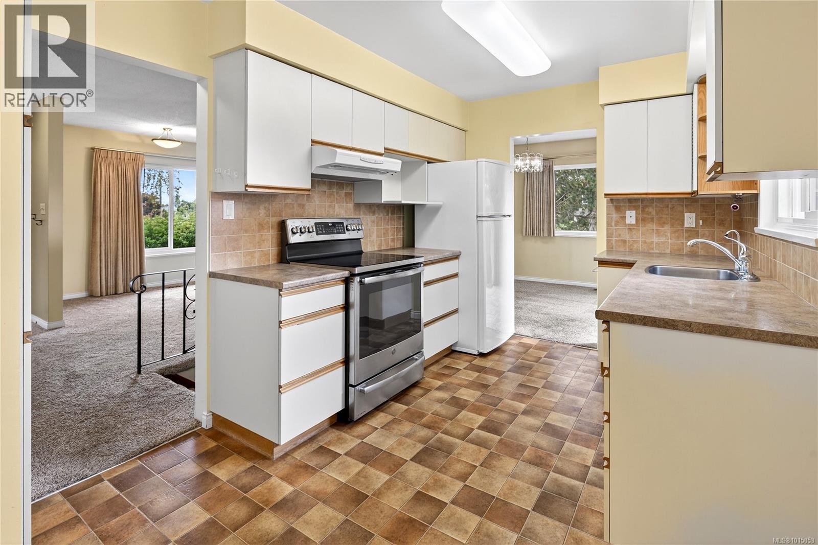  1835 Dunnett Crescent, Saanich