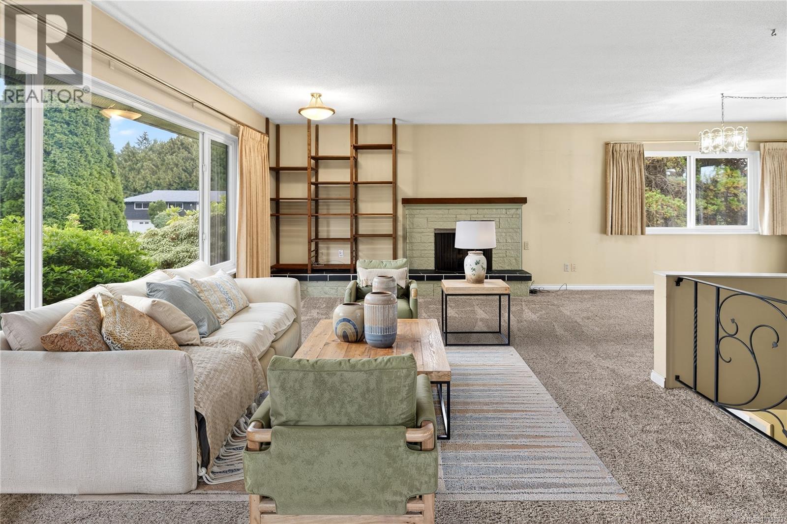  1835 Dunnett Crescent, Saanich