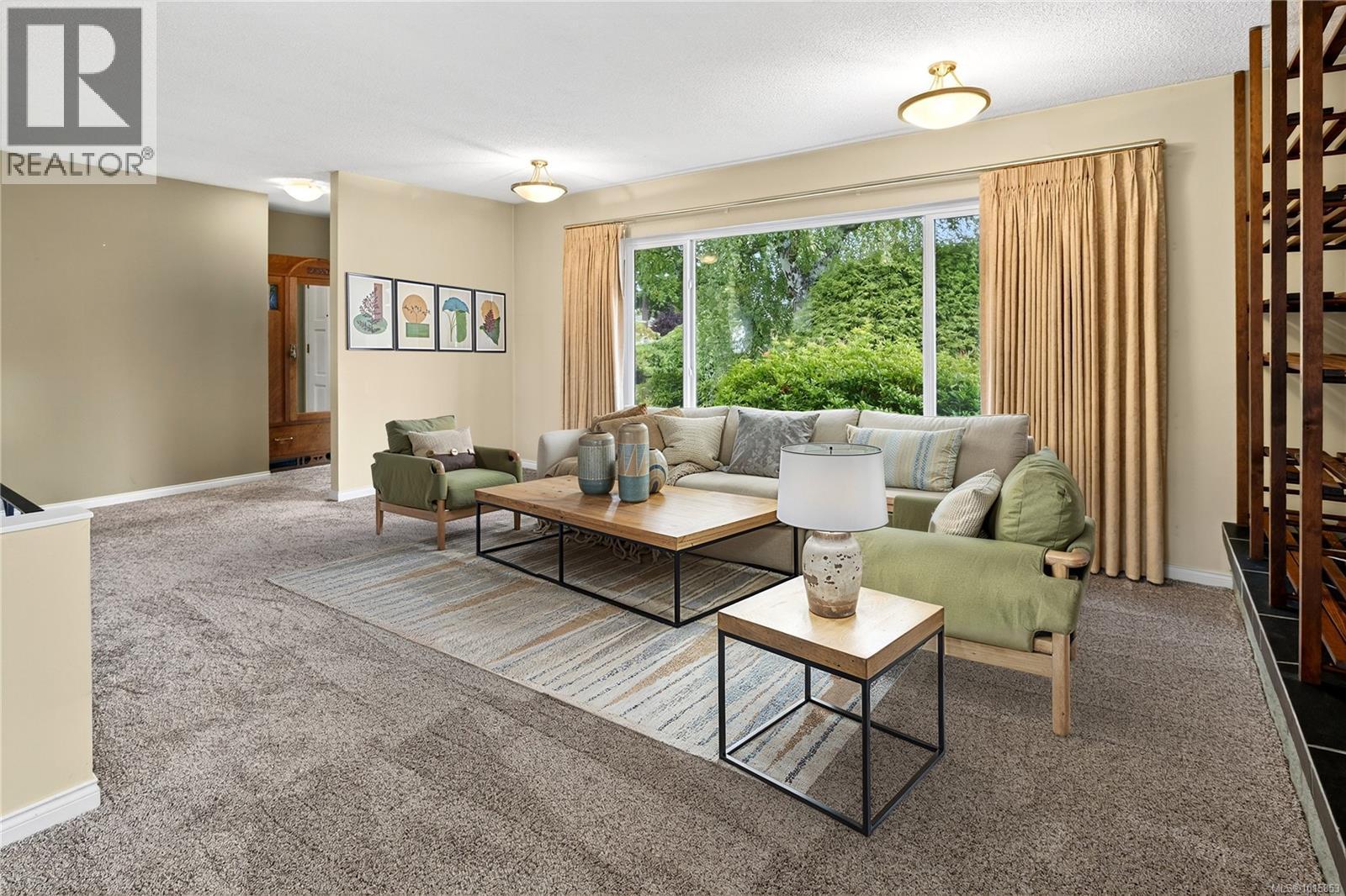  1835 Dunnett Crescent, Saanich