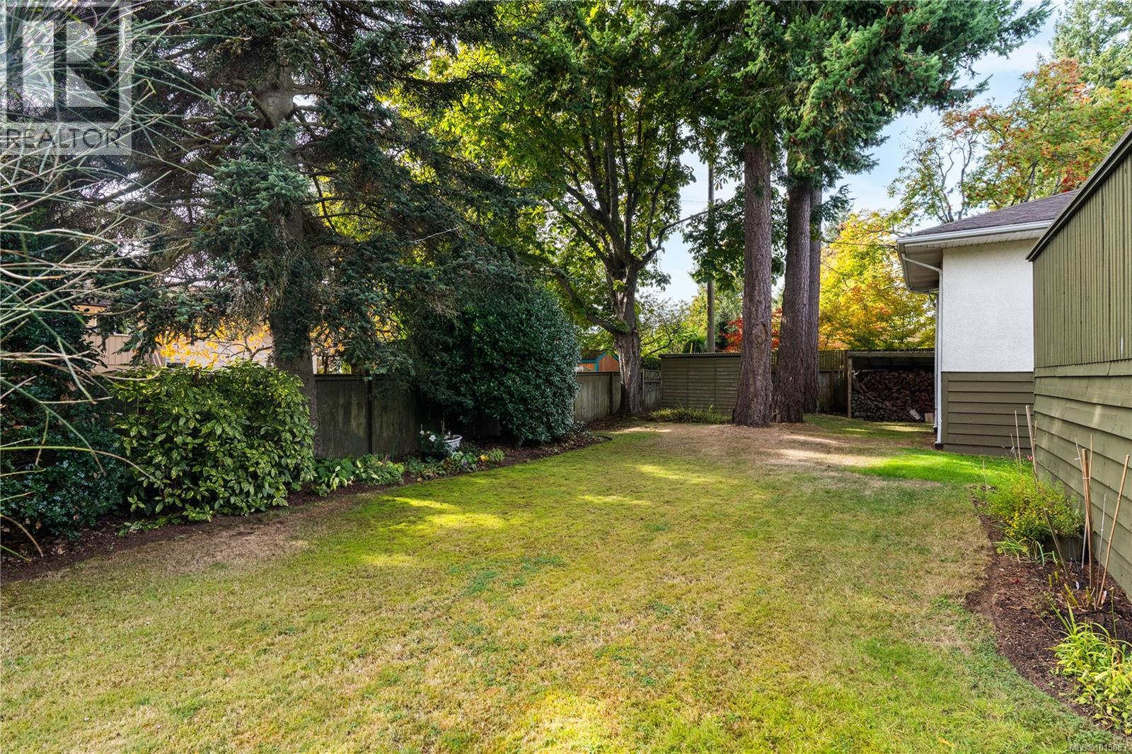  1835 Dunnett Crescent, Saanich