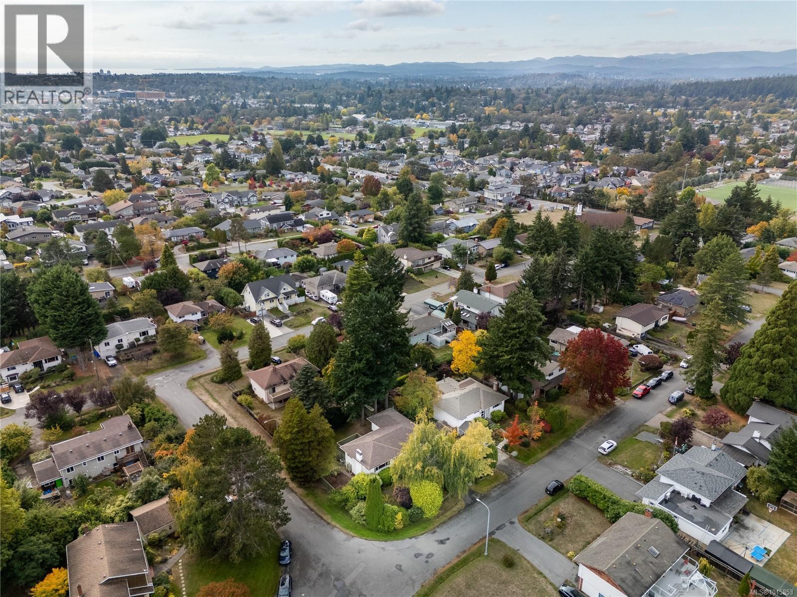  1835 Dunnett Crescent, Saanich