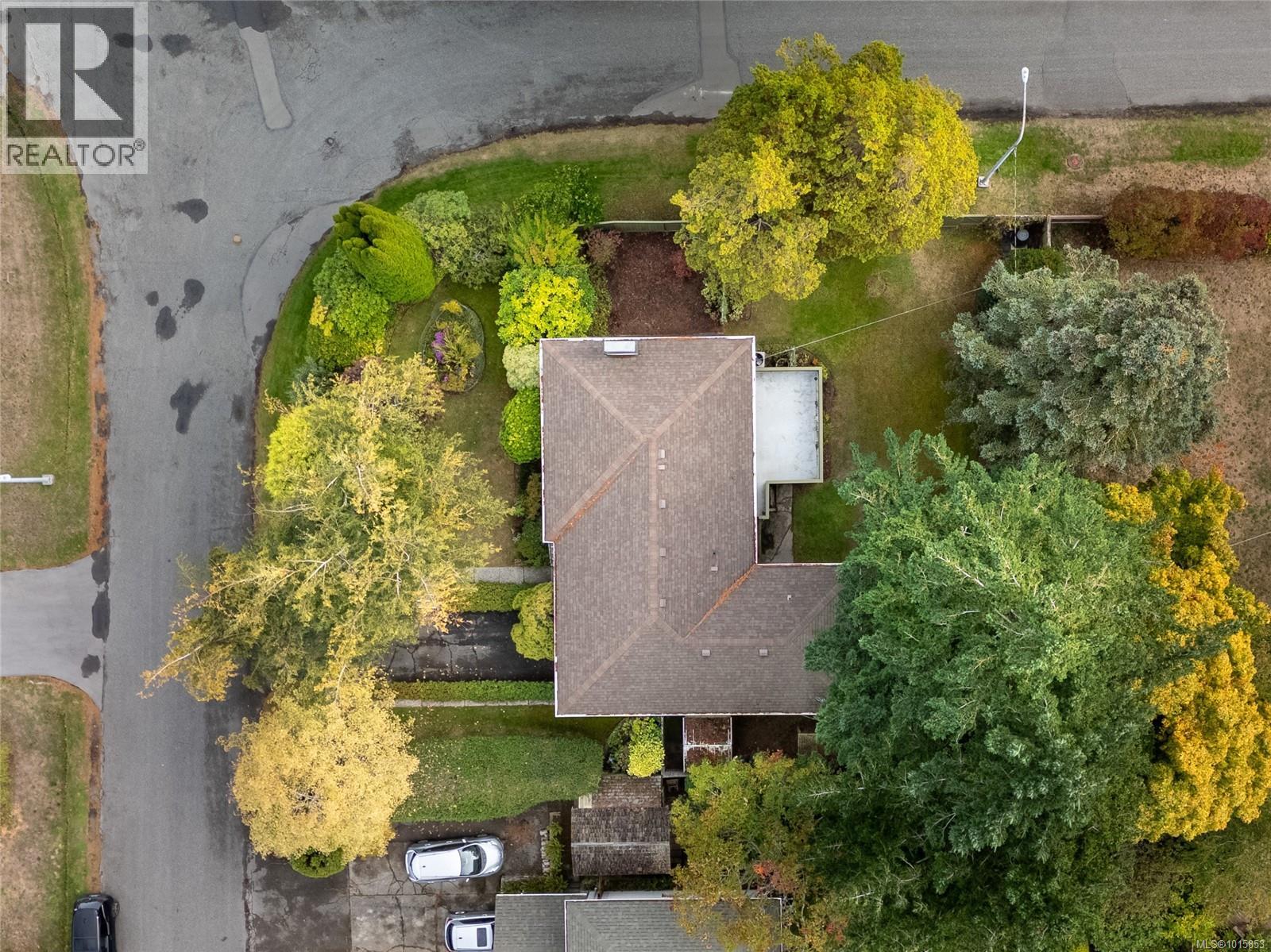  1835 Dunnett Crescent, Saanich