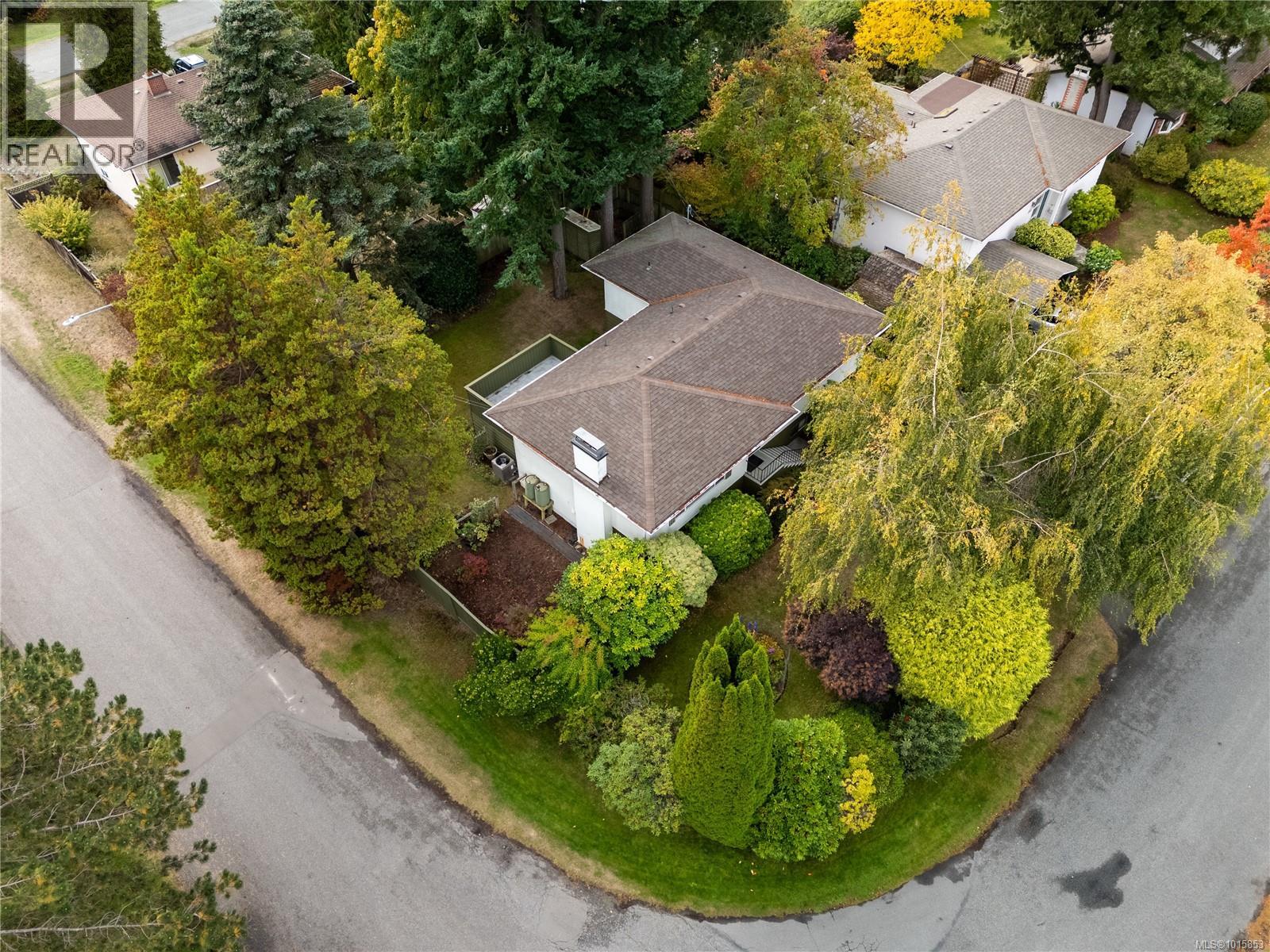  1835 Dunnett Crescent, Saanich
