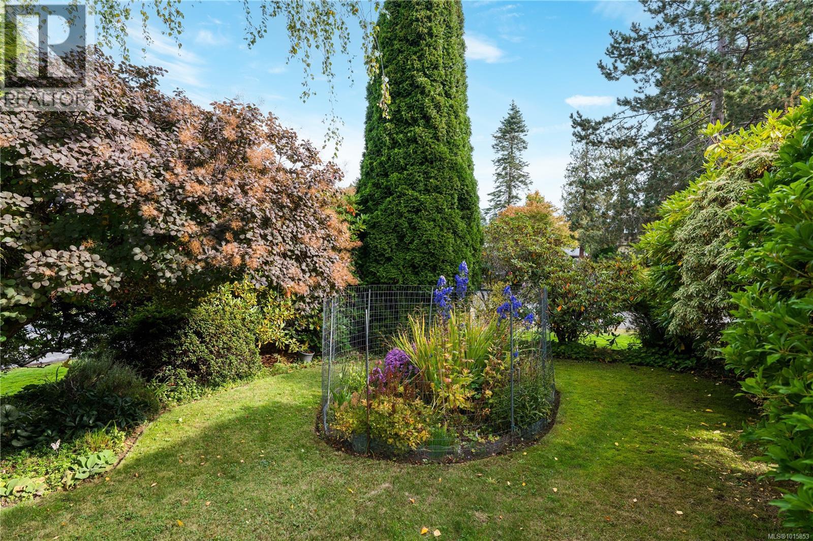  1835 Dunnett Crescent, Saanich