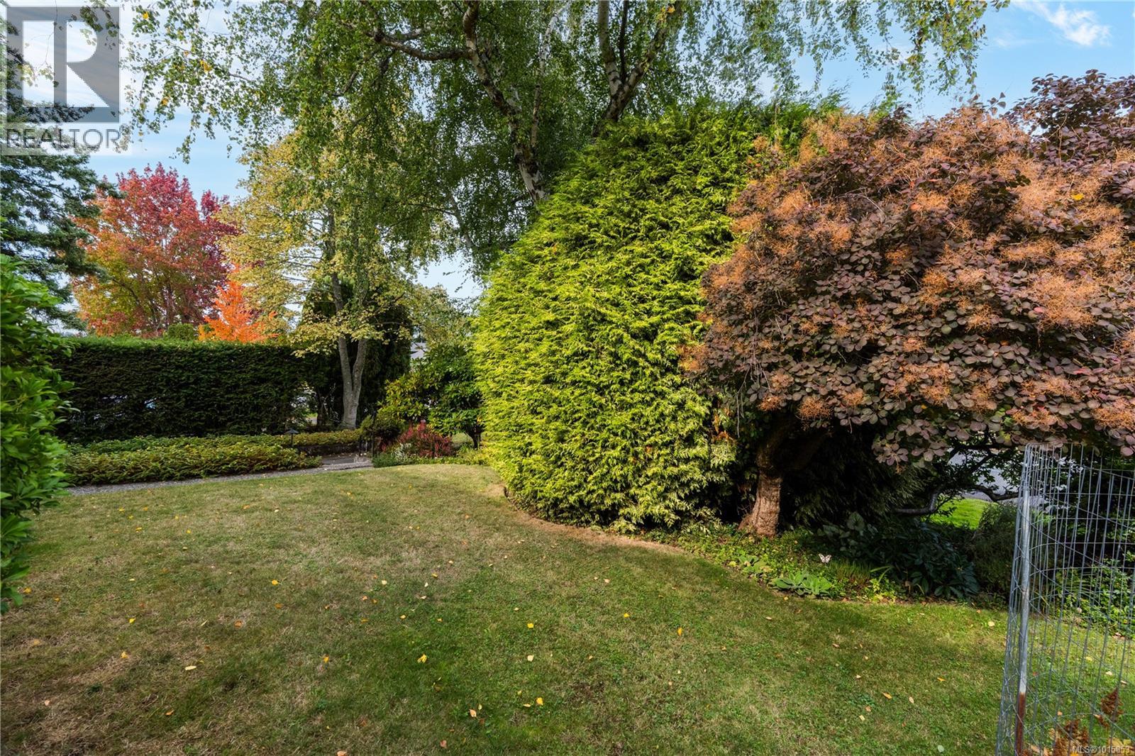  1835 Dunnett Crescent, Saanich