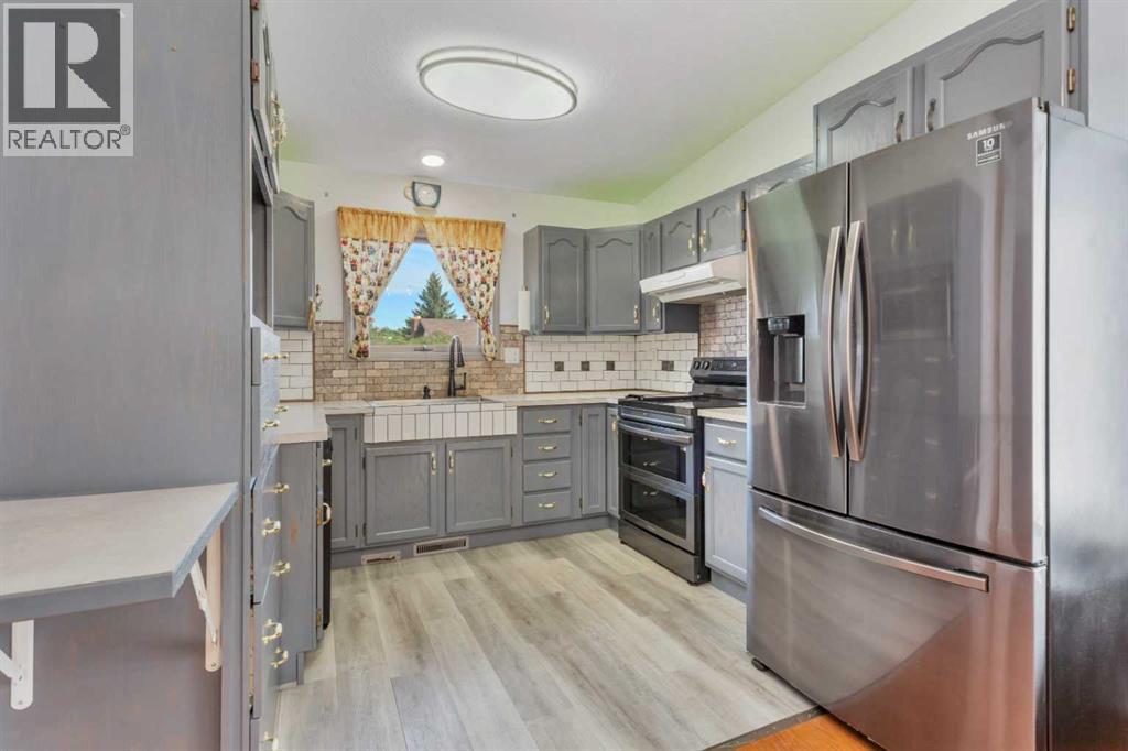 Single Family House Bi-level for Sale in  Glendale Boulevard Glendale Red Deer 